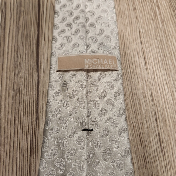 Michael Kors Tie - Picture 2 of 2